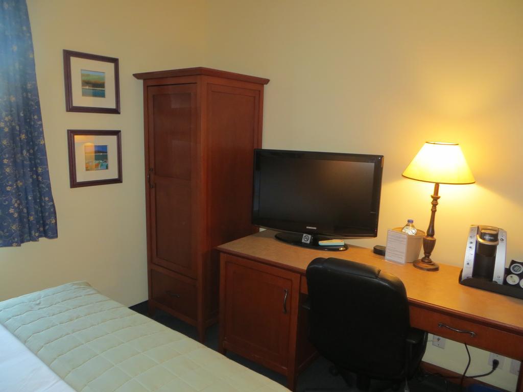 Hotel St-Bernard Saint-Bernard-de-Lacolle Quarto foto