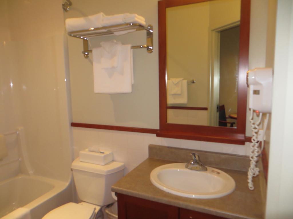 Hotel St-Bernard Saint-Bernard-de-Lacolle Quarto foto
