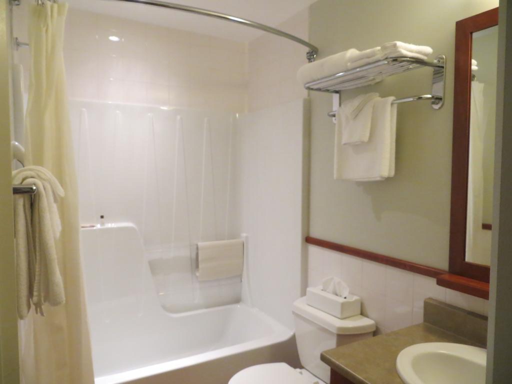 Hotel St-Bernard Saint-Bernard-de-Lacolle Quarto foto