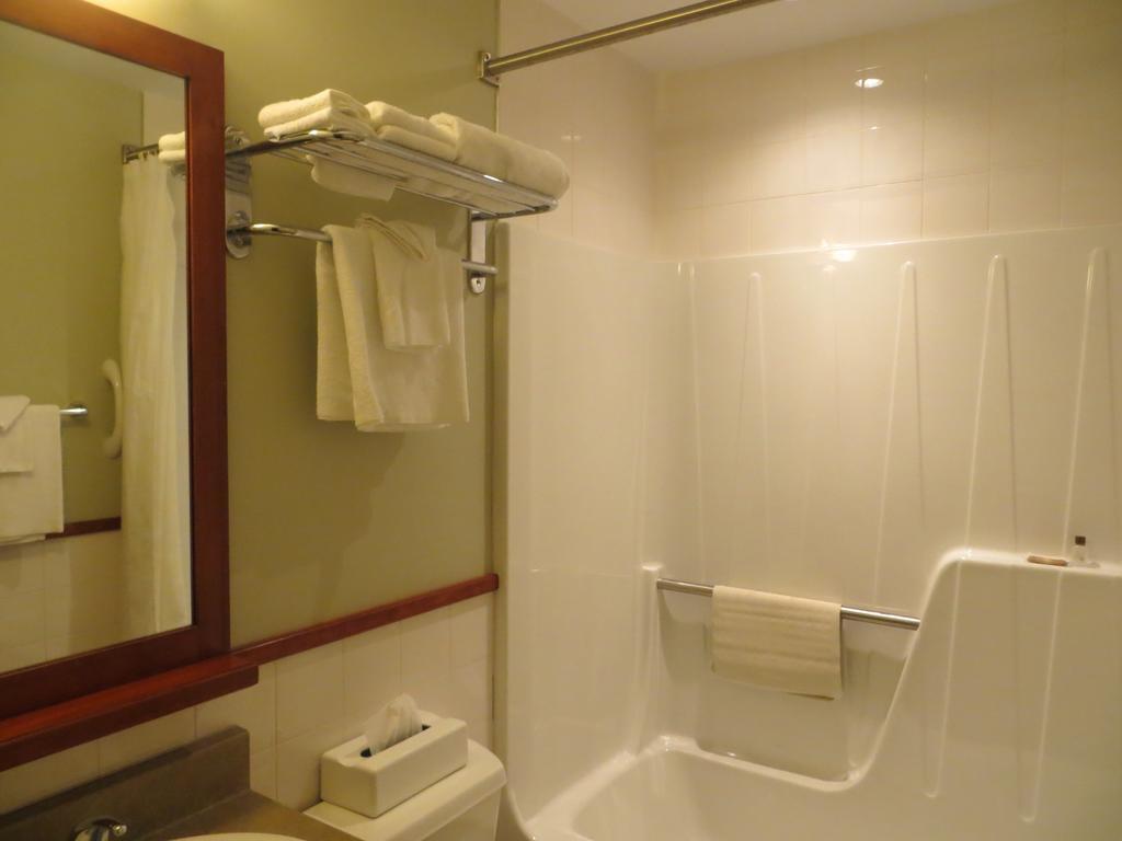 Hotel St-Bernard Saint-Bernard-de-Lacolle Quarto foto