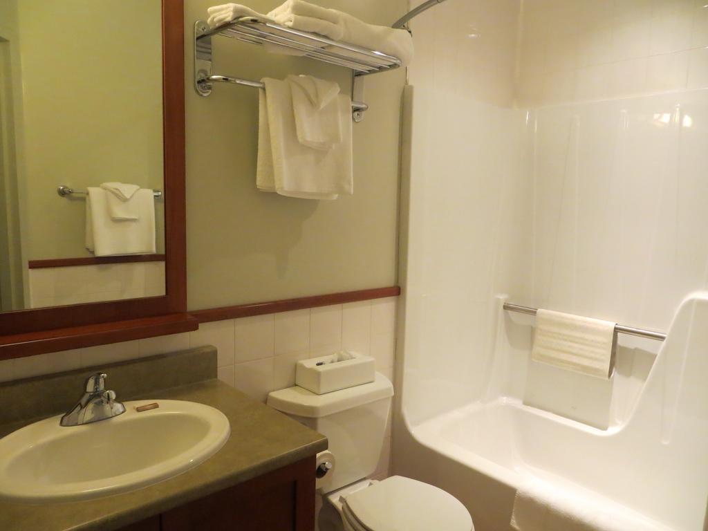 Hotel St-Bernard Saint-Bernard-de-Lacolle Quarto foto